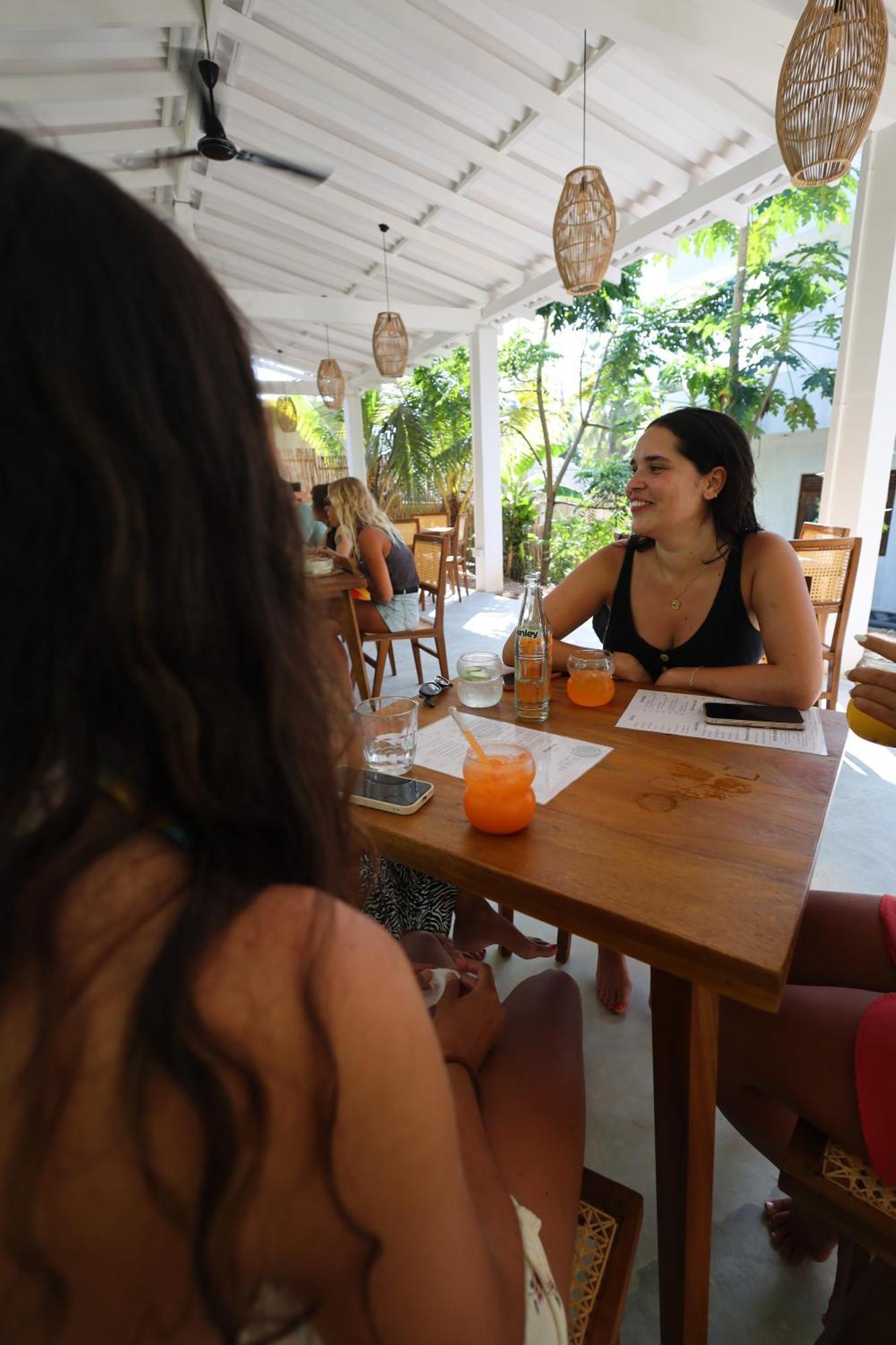 Makai Surf House Hotel Ahangama Exterior photo
